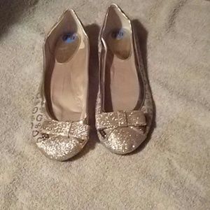 Guess bow sparked flat's